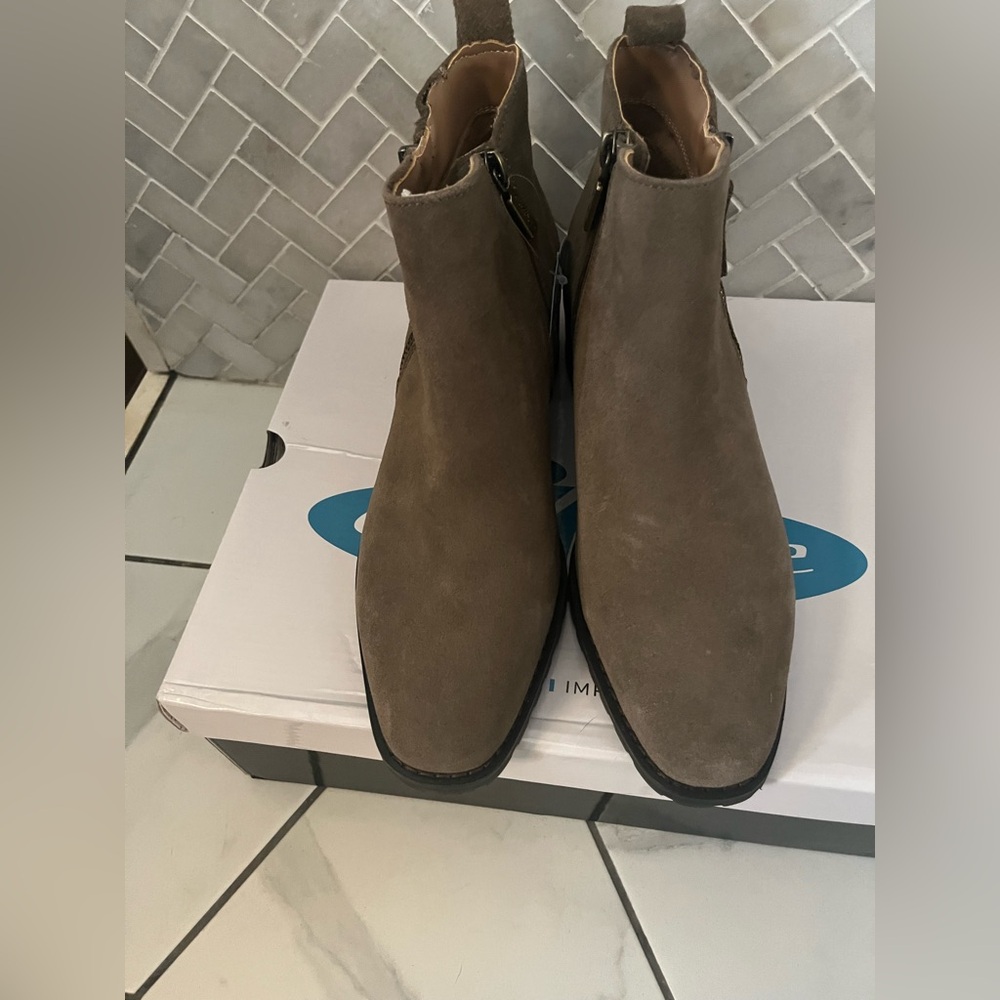 Stylish Waterproof Ankle Boots - Taupe - Picture 3 of 7